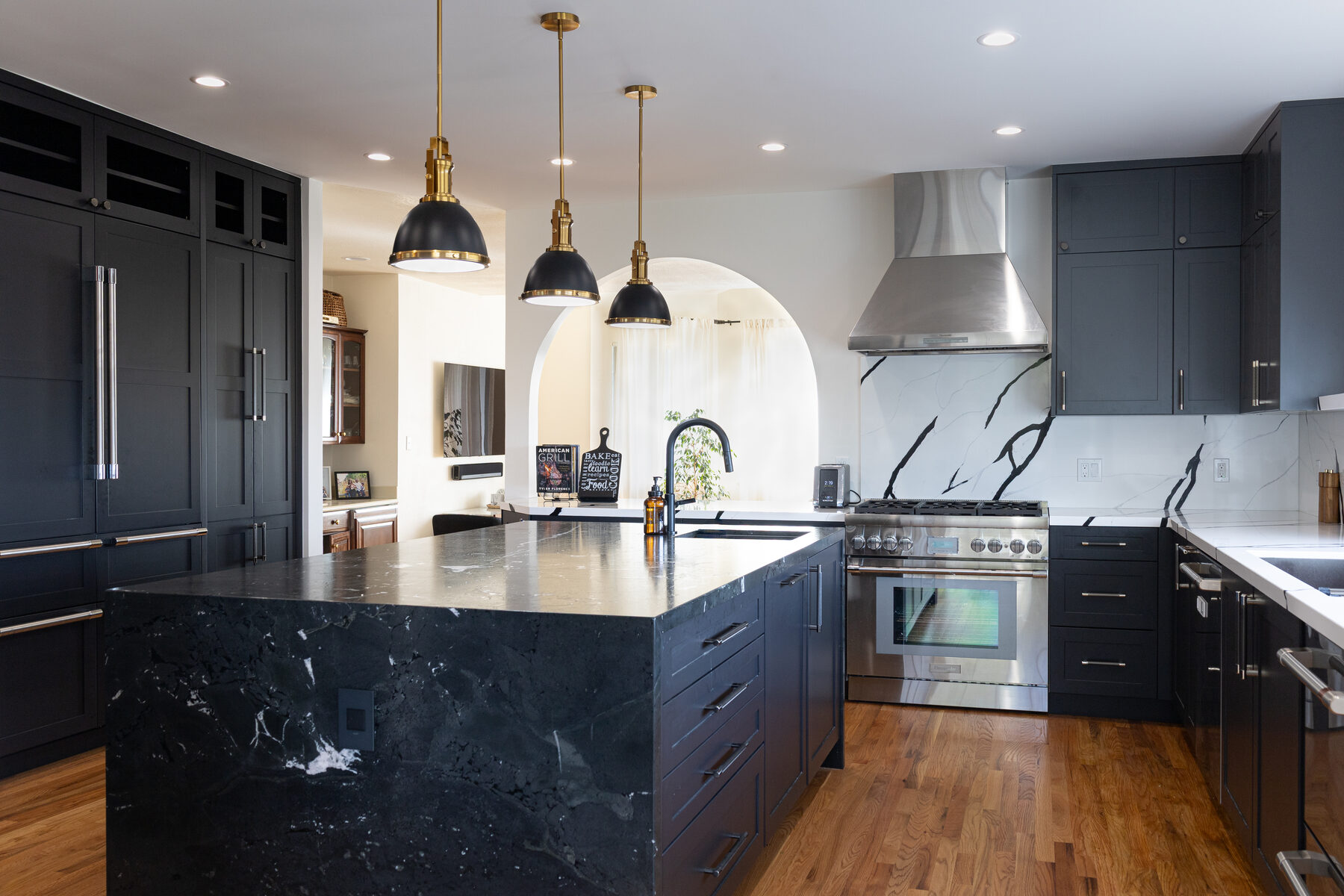 Modern navy kitchen with archway