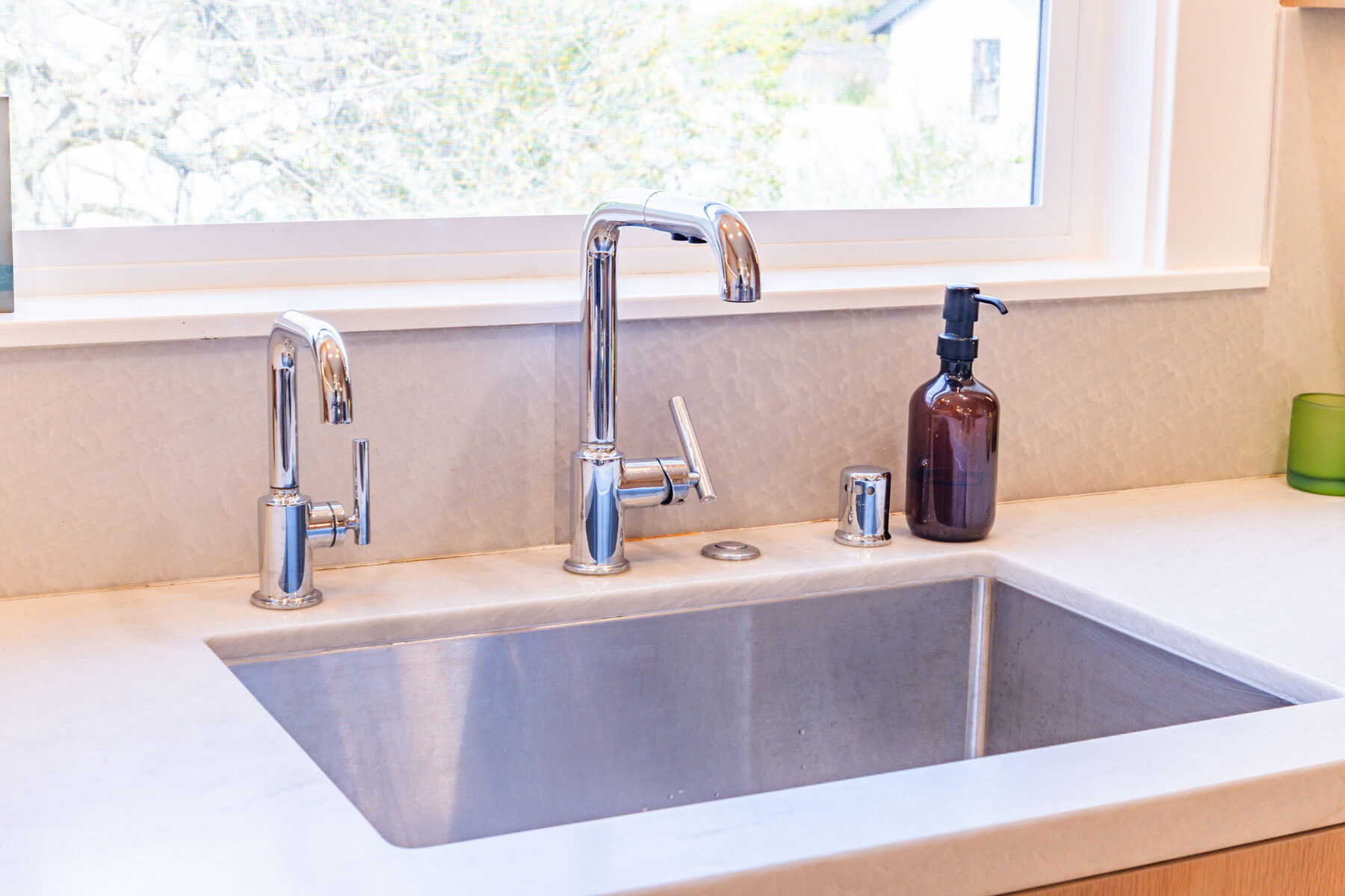Sink with chrome filtered water tap and pull-down faucet
